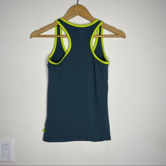 NWOT Zumba Dance Workout Athletic Trainer Fitted Tanks Set of 2 Small - Picture 5 of 11